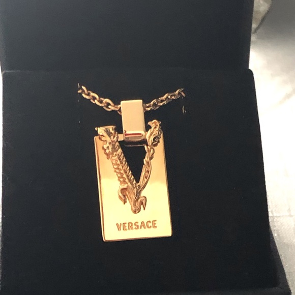 BNWT VERSACE PENDANT - Picture 6 of 16